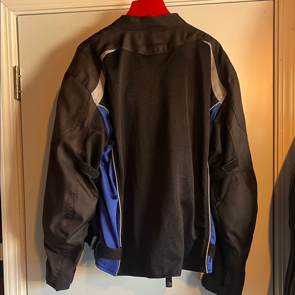 Dynamic Black And Blue Performance Jacket - image 3